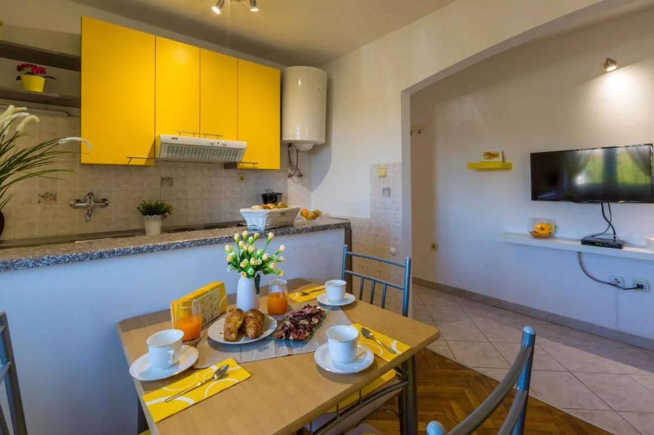One-Bedroom Apartment Crikvenica 4