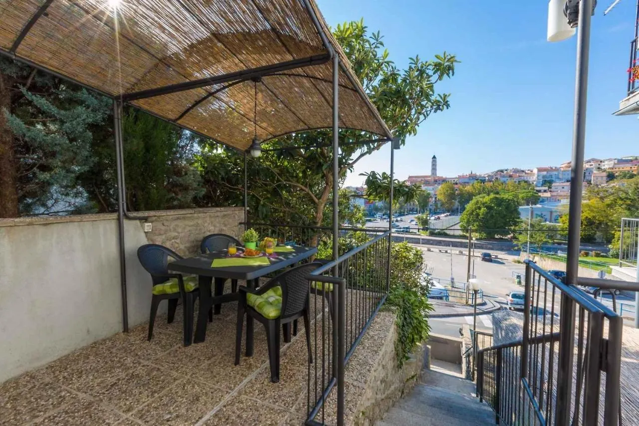 One-Bedroom Apartment Crikvenica 4