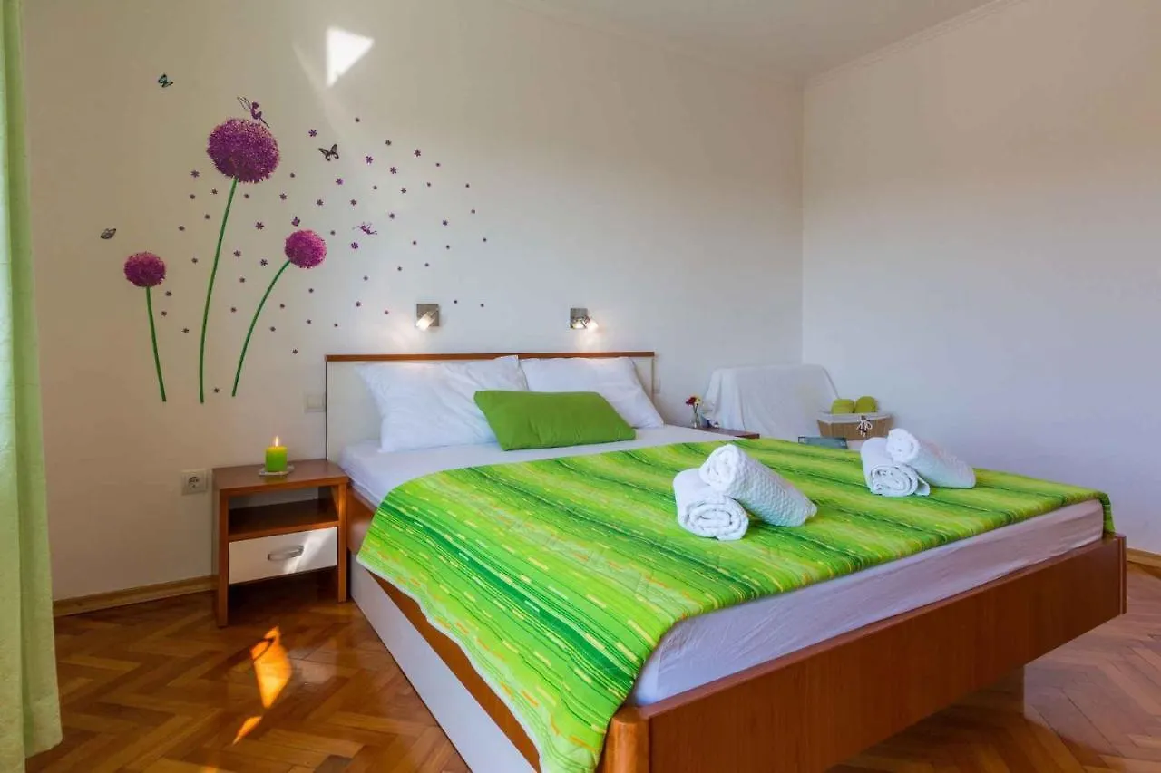 One-Bedroom Apartment Crikvenica 4