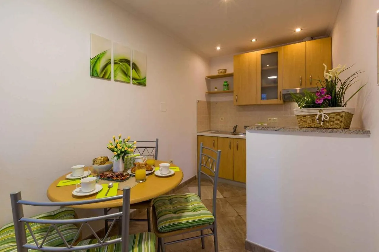 One-Bedroom Apartment Crikvenica 4