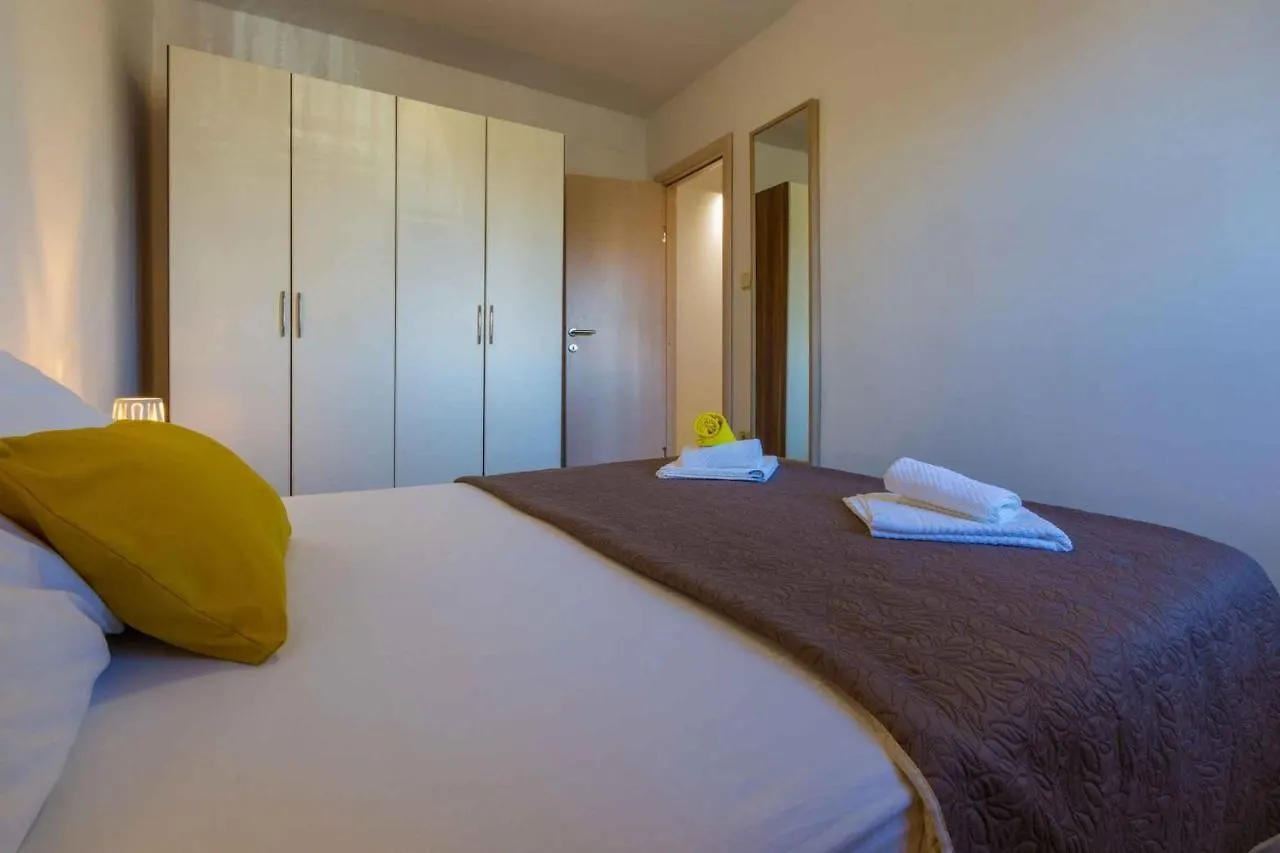One-Bedroom Apartment Crikvenica 4