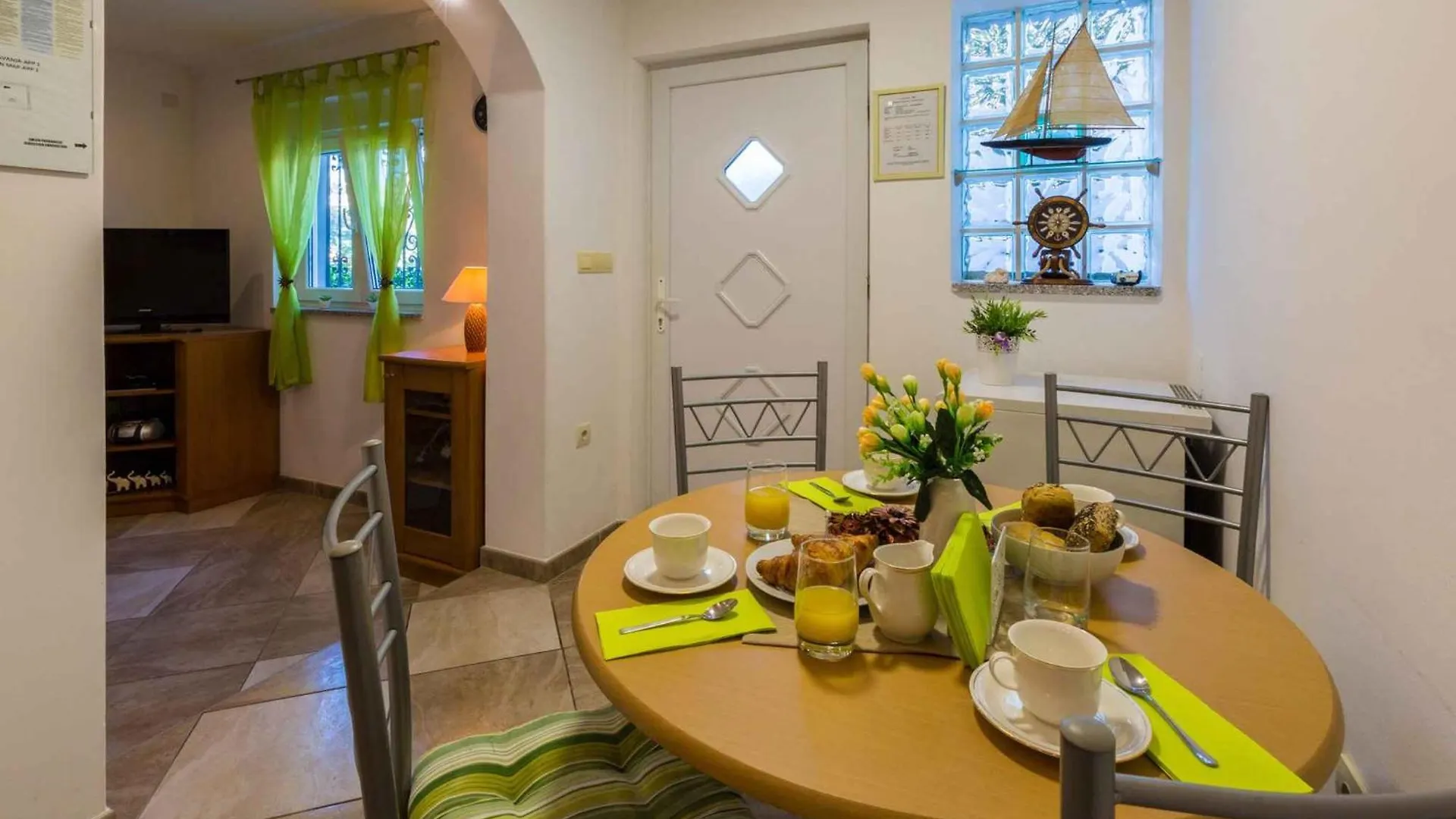 One-Bedroom Apartment Crikvenica 4