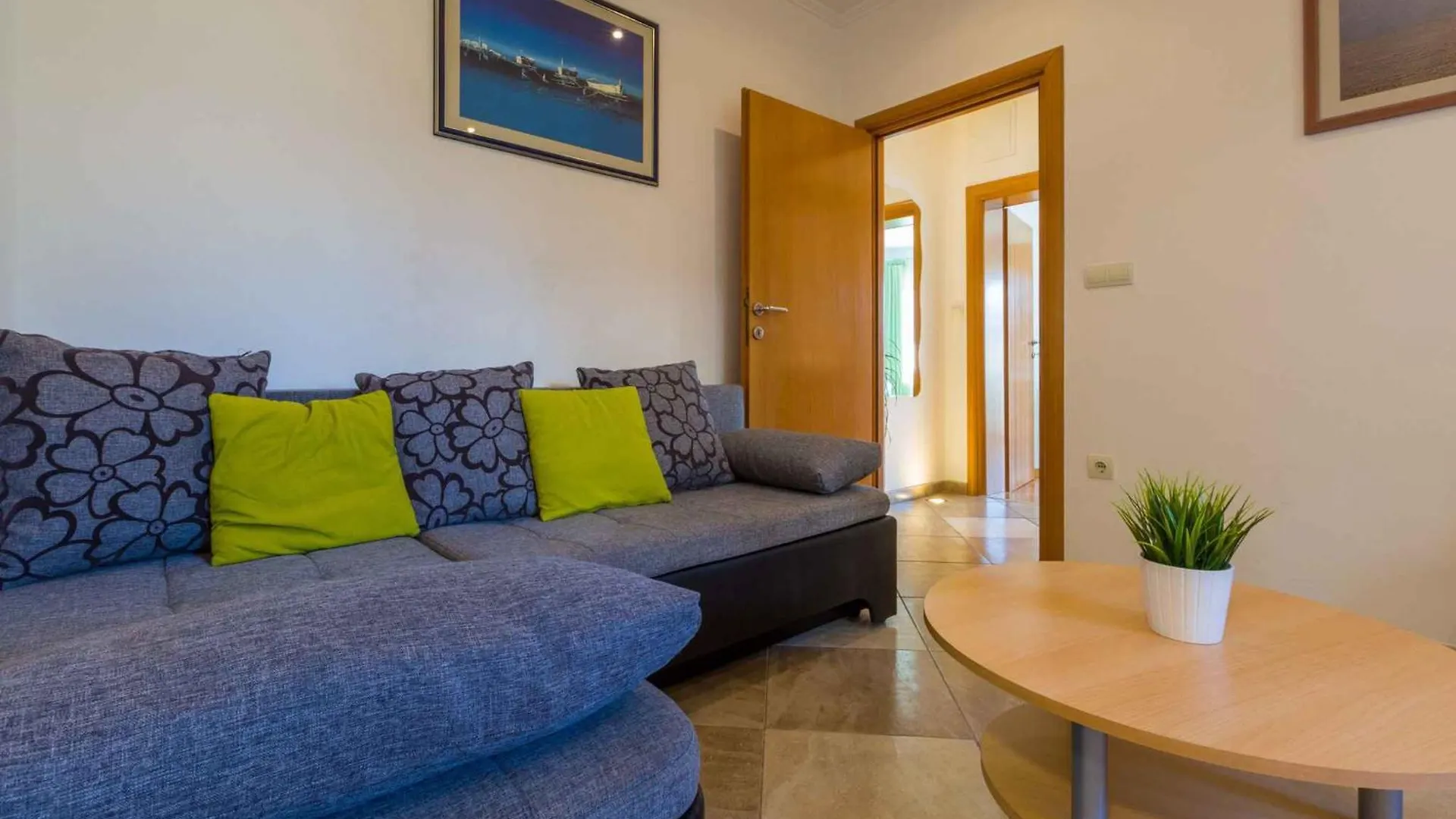 One-Bedroom Apartment Crikvenica 4